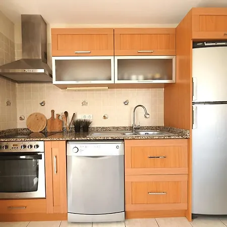 Large Sunny With Swimming Pool, 300 Meters From The Sea Apartmán *