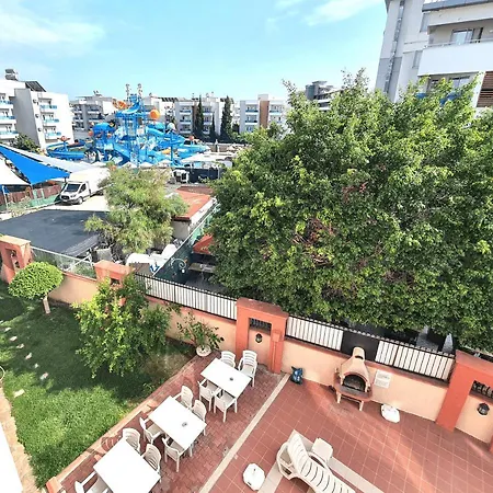Apartmán Large Sunny With Swimming Pool, 300 Meters From The Sea