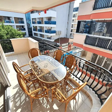 Large Sunny With Swimming Pool, 300 Meters From The Sea